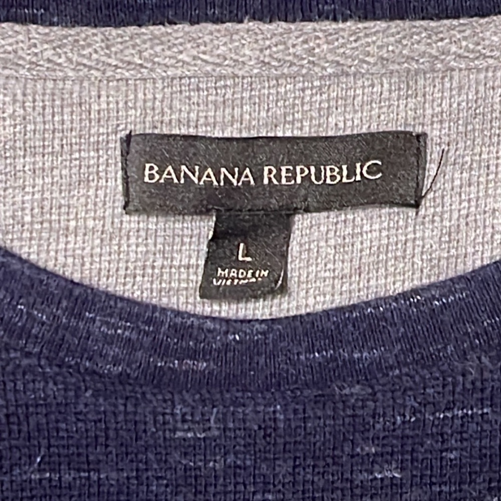 BANANA REPUBLIC Sweatshirt. Size Large (fits like a medium) - Picture 8 of 9